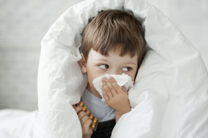Enfermedades respiratorias de invierno en niños y medicamentos a domicilio.