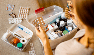 Una guía práctica y necesaria para cuidar tu salud (y el planeta): cómo almacenar bien tus remedios, por qué respetar la fecha de vencimiento y qué hacer con los medicamentos que ya no usas.